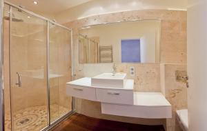 Appartements Residence du Louvre - Apartments - Prime location Palais & Croisette - Luxury Stay by LRA Cannes : photos des chambres