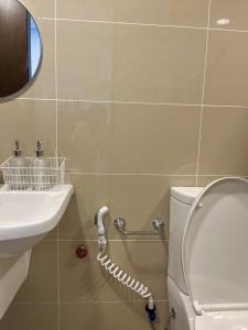 Modern Condo in 38th Park