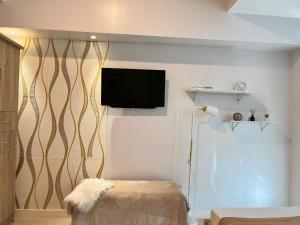 Modern Condo in 38th Park