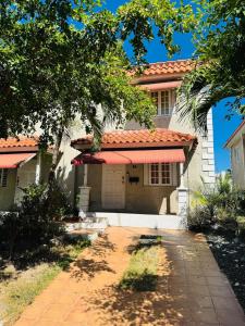 Spacious & Cozy 2 bedrooms Townhouse in gated community, excellent location in KGN8