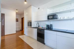 Urban Chic Apartment by Bookinghost