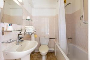 Hotels Logis Heraclee : Chambre Double