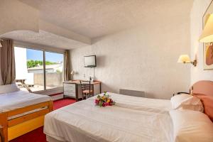 Hotels Logis Heraclee : photos des chambres