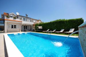 Villa Vision with Heated Pool & Jacuzzi in Sestanovac