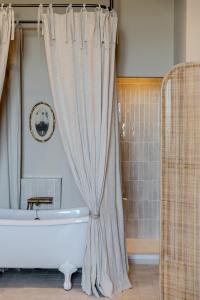 B&B / Chambres d'hotes Chateau Pascalette : photos des chambres