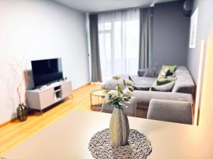 Heart of City, Steps to Beach