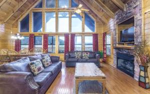 Three-Bedroom Villa room in Rocky Top Hideaway Theater Room Pool Table and Arcade Gaming System