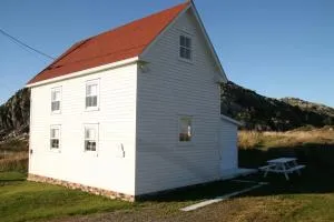 The Old Salt Box Co. - Daisy's Place - Ґандер