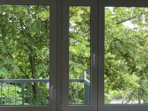 Albert self check-in free parking