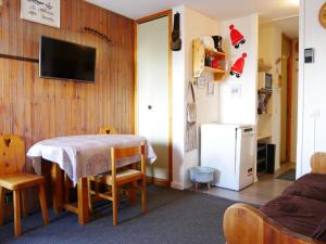 Studio rénové Montchavin proche commerces, pistes, avec balcon - FR-1-329-64