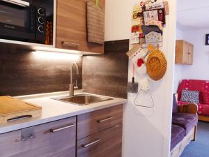 Studio rénové Montchavin proche commerces, pistes, avec balcon - FR-1-329-64