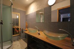 Ecogîte Saint-Prayel à Moyenmoutier, Gîte de groupe avec piscine, sauna, jeux