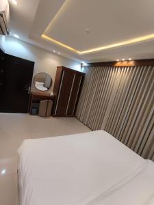 ايفان للشقق المخدومة العزيزية