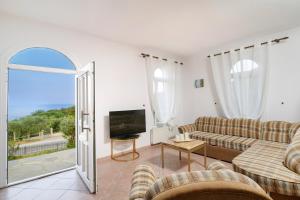Loutrou Home