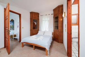Loutrou Home