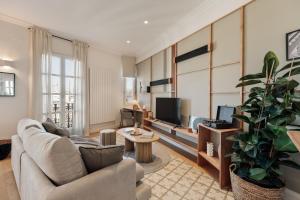 Karakoy - 2 bedrooms and balcony in Eixample Dreta