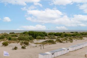 Huswell - Bright & Stylish Apartment Near Beach with Sea view