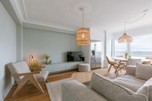 Huswell - Bright & Stylish Apartment Near Beach with Sea view