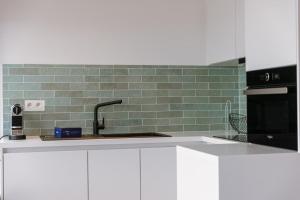 Huswell - Bright & Stylish Apartment Near Beach with Sea view