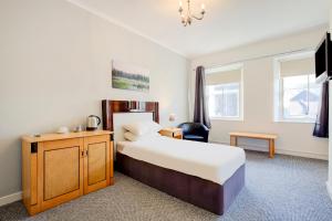 Standard Single Room with Shared Bathroom room in OYO Eastbank Hotel