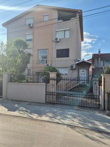Manchev Apartments