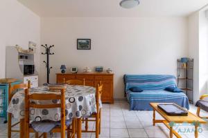 Appartements 111 - Appart T2 a 150m de la Plage des Sables-D-or : photos des chambres
