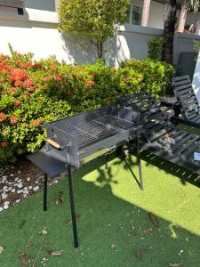 Relaxing 2BR Pool Villa I Smart TV I Fast Internet