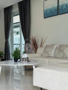 Relaxing 2BR Pool Villa I Smart TV I Fast Internet