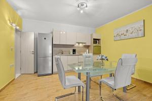 Comfort apartments with pool in Medulin