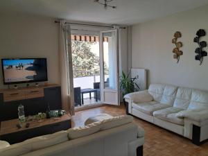 Le 8 - Appartement 2 chambres calme, tout confort, parking privé gratuit, à 2 pas des Allées Provençales - 3hvězdičkové hotely ve městě Montélimar