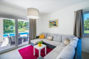 Villa Valpiana, a modern, luxurious, warm and romantic villa