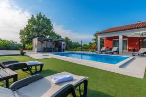 Villa Valpiana, a modern, luxurious, warm and romantic villa