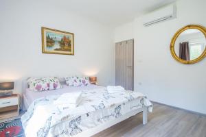 Villa Valpiana, a modern, luxurious, warm and romantic villa