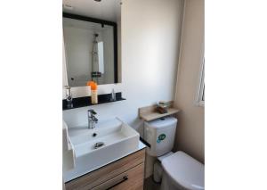 Campings Mobil-home - Clim, TV, LV, LL - Camping LE LAC DES REVES 4 etoiles - MH-A033 : photos des chambres