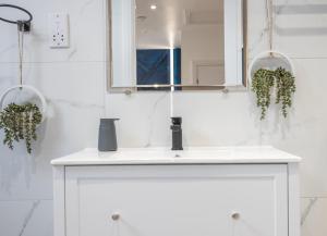 Deluxe City Escape Perfect For Business & Families & Free Gym By The Pocklington - The Magistrates Suite