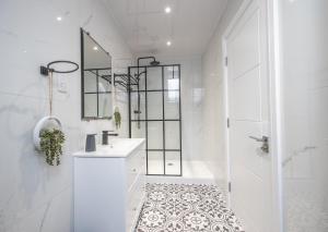 Deluxe City Escape Perfect For Business & Families & Free Gym By The Pocklington - The Magistrates Suite