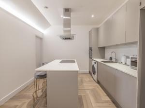 Deluxe City Escape Perfect For Business & Families & Free Gym By The Pocklington - The Magistrates Suite