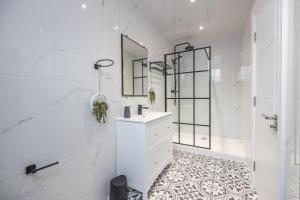 Deluxe City Escape Perfect For Business & Families & Free Gym By The Pocklington - The Magistrates Suite