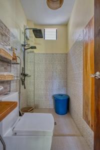 Central Cozy Bungalow 2 with AC and WIFI 5 min to Beach