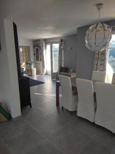 Maisons de vacances Villa avec piscine privee au calme : photos des chambres