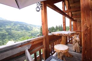 Chalets Chalet with Ski Slope Views, Jacuzzi & Cinema Room : photos des chambres