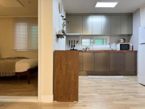 홍대입구역 10분 연남동 2룸 3베드 Cozy House 주택가 OTT