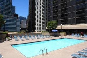 Streeterville Studio w Gym Pool nr Navy Pier CHI-410