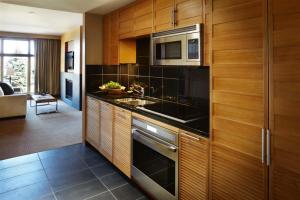 Contemporary, Oversized 1 Bedroom Luxe Ski-Inout Residence With Additional Den