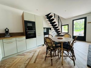 Maisons de vacances A 15 min de Caen & des plages du Debarquement : photos des chambres