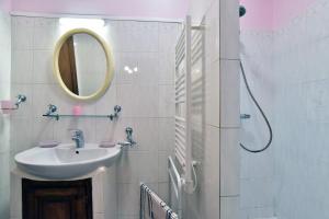 B&B / Chambres d'hotes Chambre 3-4 - 1 a 3 personnes - Maison d-Hotes - Les Gibouins : photos des chambres