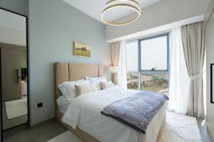 Keyrock Golf Gate - Damac Hills Apartment with Pool, Gym & Free Parking