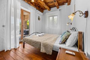 Rustic Villa Lara with pool