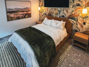 Peaceful tropical retreat with pool, mineral spa & Games room