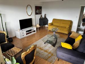 Central peak of Embourg Apartment